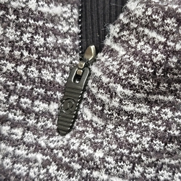 Lululemon sweater with sleeve holes - Picture 12 of 13